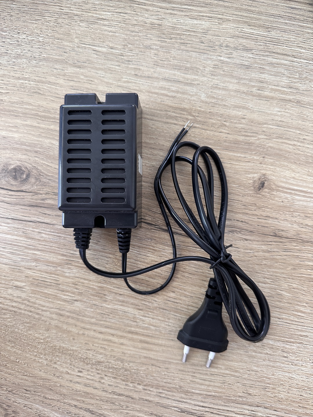 Neutron NTA-GNA8545 Uyumlu 15V 3A Adaptör Orginal